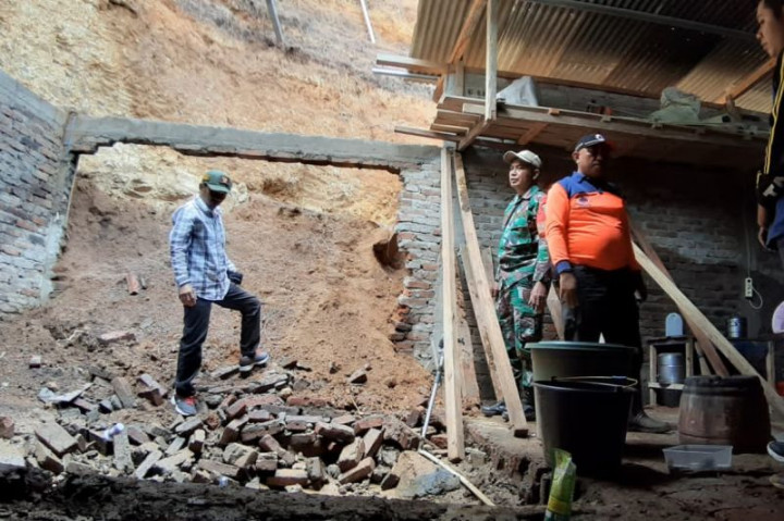 Hujan Pertama Kali di Situbondo Memicu Longsor