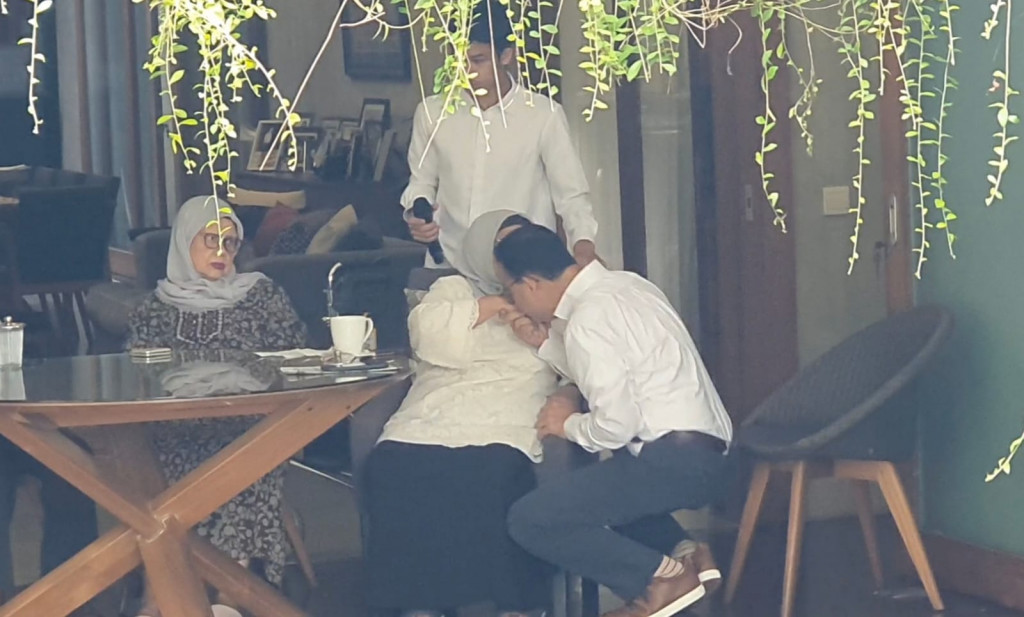 Anies Mohon Doa ke Ibunda Sebelum Memulai Rangkaian Kampanye