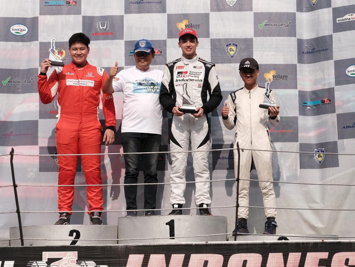 Top! Mahasiswa FTUI Amato Rudolph Juara 1 Balap Mobil ISSOM 2023