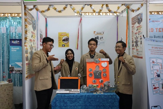 Alat Pengasapan Lele Karya Mahasiswa UGM Bikin Penasaran Pengunjung di Pimnas ke-36