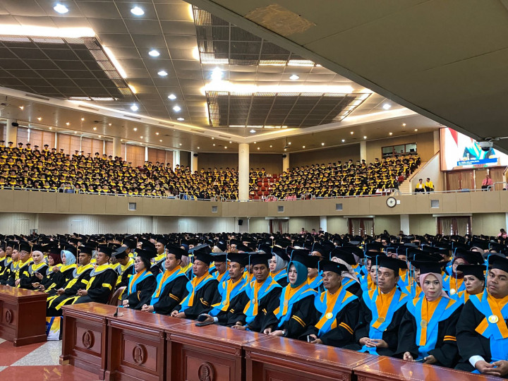 'Pecah Telur', UT Mewisuda Doktor dan Lulusan Program PPG Pertamanya