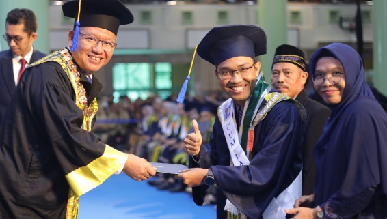 UII Wisuda 1.108 Lulusan, 650 Wisudawan Raih Predikat Cum Laude