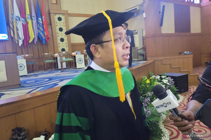 Burhanuddin Muhtadi Dikukuhkan Jadi Guru Besar UIN Syarif Hidayatullah Jakarta