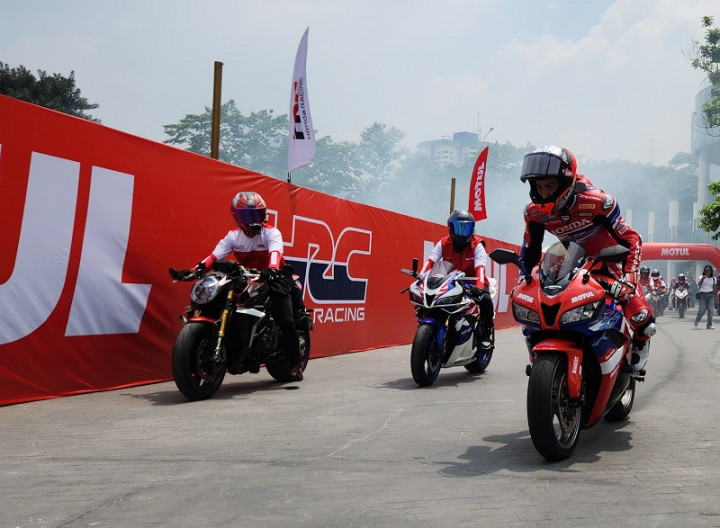 Momen 4 Pembalap HRC Riding Bareng Komunitas Motor di Jakarta