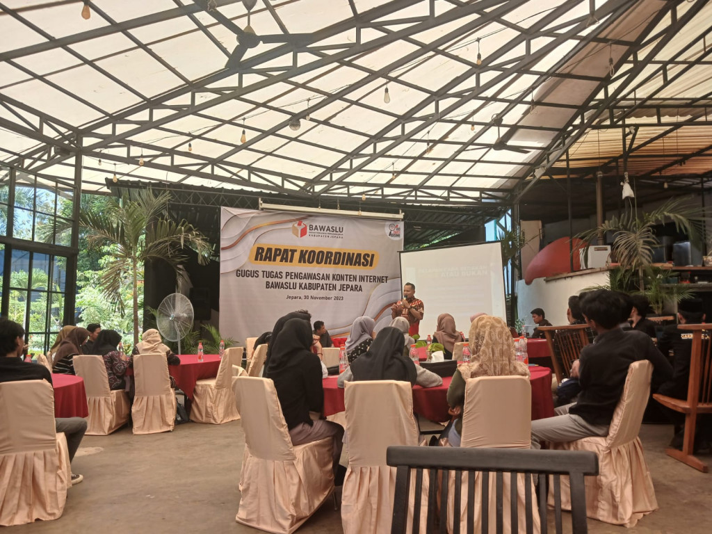 Bawaslu 'Cekoki' Relawan Siber UU ITE hingga Beragam Jenis Konten Media Sosial
