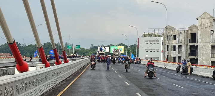 Kecewa Putusan UMP, Buruh <i>Long March</i> dan Berencana Tutup Pintu Tol Pasteur Bandung