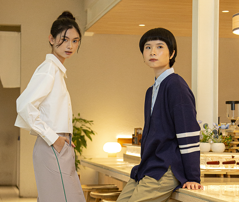 Dashi Short shirts+Lorraine Sideline Pants_Kazesumi Sleeve Line Knit. (Foto: Dok. Istimewa)