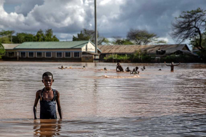 Foto Terpopuler: Banjir di Tanduk Afrika hingga Firli Bahuri tak Ditahan