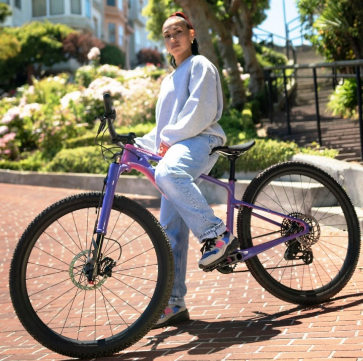 Kolaborasi Levi's X New Balance, Bangunkan Tren Mountain Biking