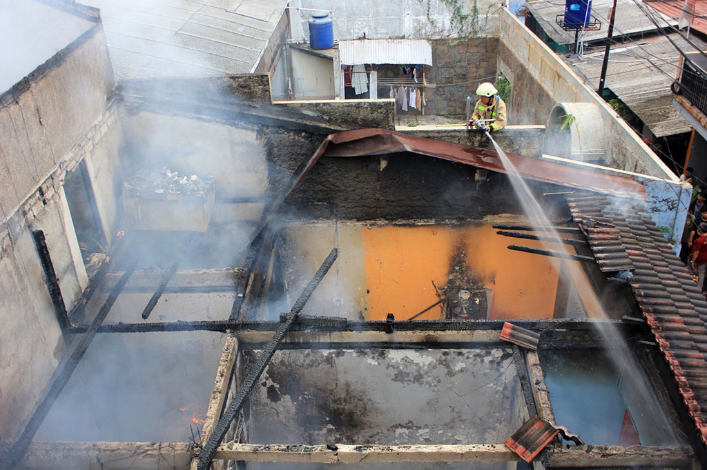Kebakaran Hanguskan Sebuah Rumah di Mampang Prapatan