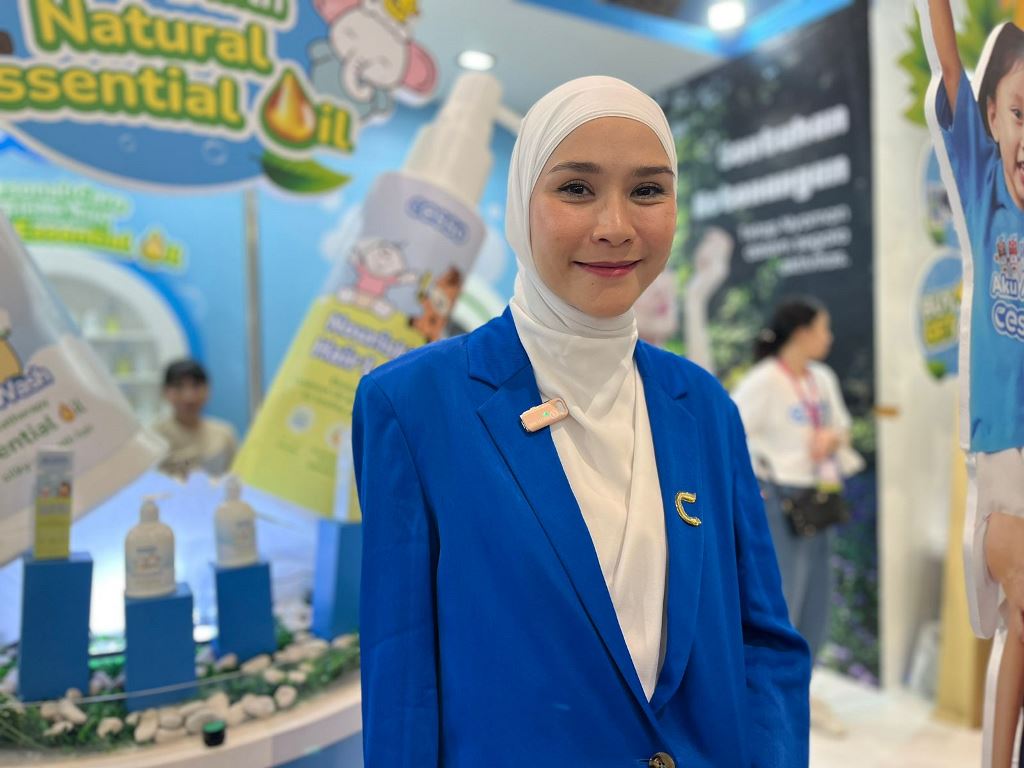 Zaskia Adya Mecca punya cara untuk memandikan anak tanpa pakai drama. Dok. Ist