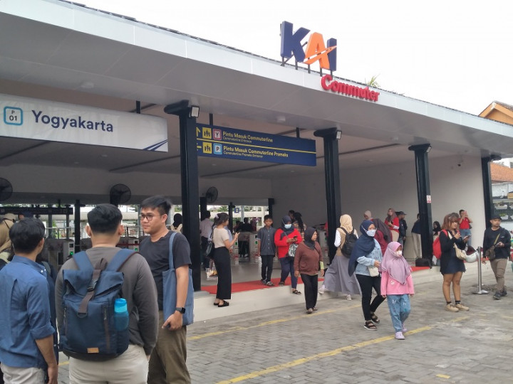 KAI Ubah Jalur Turun Naik Penumpang KRL Yogyakarta selama <i>Nataru</i>