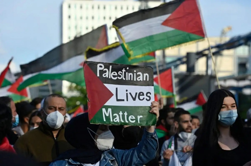 Aksi unjuk rasa pro-Palestina berlangsung di Berlin, Jerman, 19 Mei 2021. (JOHN MACDOUGALL/AFP / Getty)