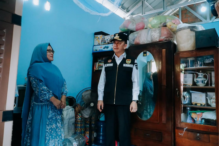 Warga di Kawasan Plaju Terima Rumah Layak Huni dari Pj Gubernur Sumsel