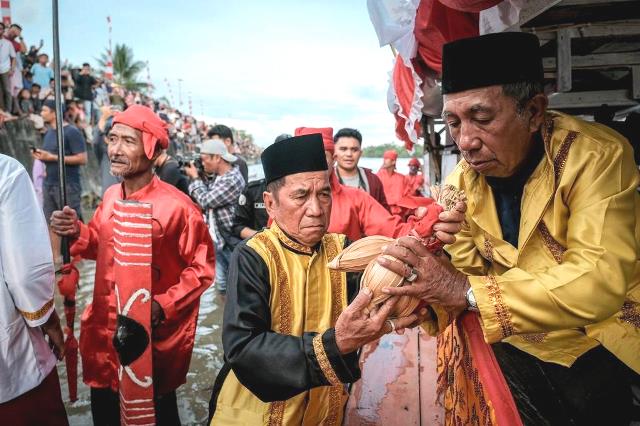 Menparekraf Sandiaga hadir dalam Ritual Adat Molabot Tumpe di Kabupaten Banggai, Sulawesi Tengah. (Foto: Dok. Birkom Kemenparekraf)