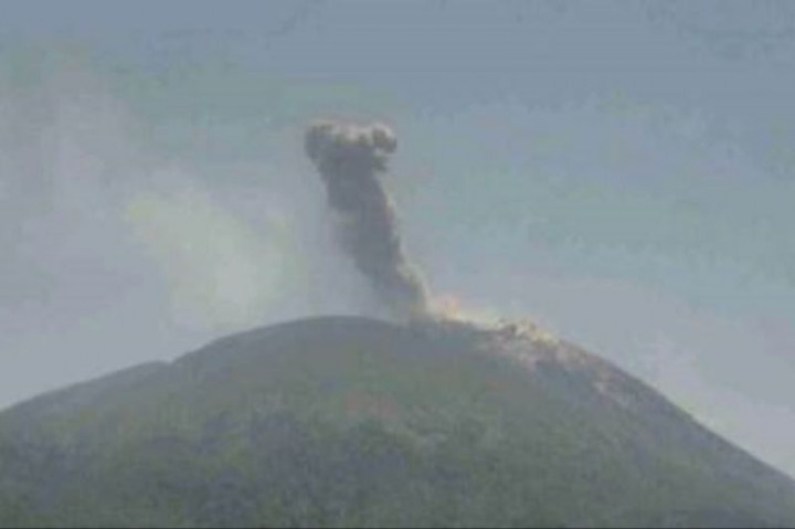 Warga Kaki Gunung Ile Lewotolok Diminta Waspadai Lahar saat Hujan