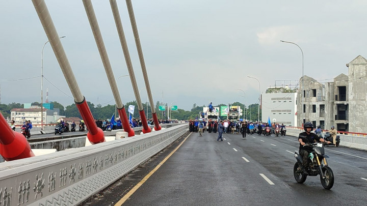 Bey Persilakan Buruh Gugat Penetapan UMK 2024