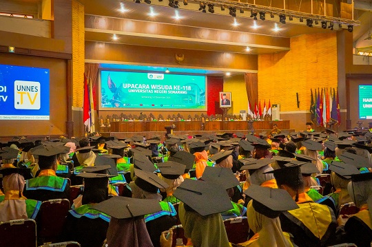 Unnes Wisuda 2.376 Orang, Lulusan Siap Jadi Agen Perubahan