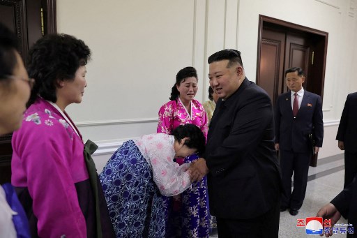 Tangis Kim Jong-un Mohon Perempuan Korut Punya Lebih Banyak Anak