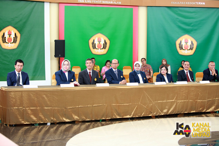 Unpad Tambah 8 Guru Besar Baru