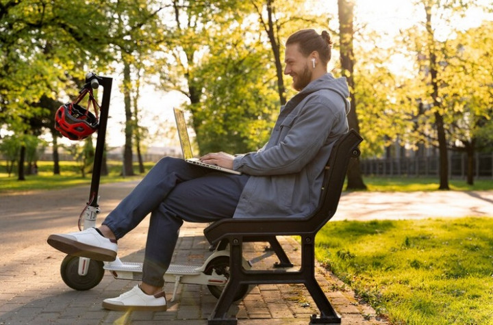 Makna Menggerakkan Kaki Dilihat dari Sisi Psikologis