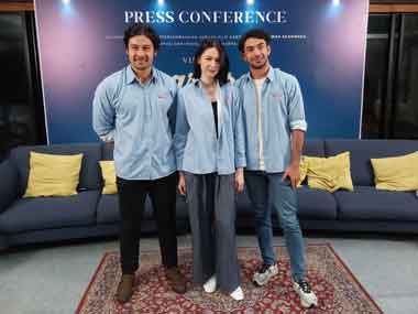 Ini yang Bikin Reza Rahadian <i>Nggak</i> Bisa Nolak Heartbreak Motel