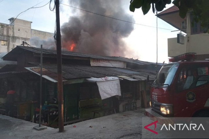 Belasan Petak Kuliner di Pasar Klandasan Balikpapan Terbakar