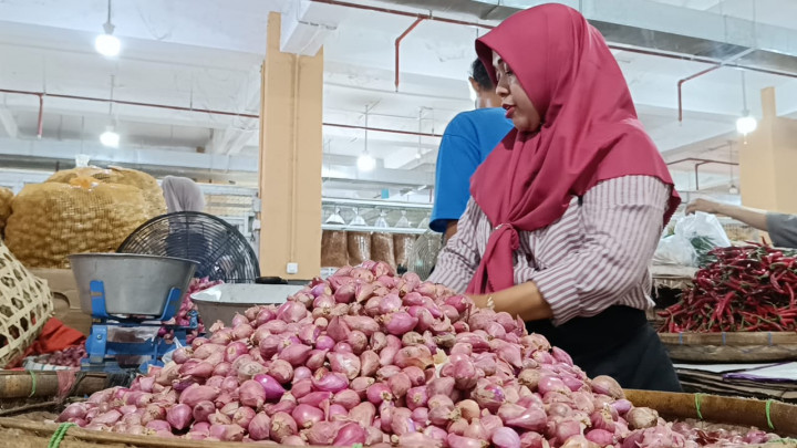 Jelang Natal dan Tahun Baru, Harga Kebutuhan Pokok di Solo Naik