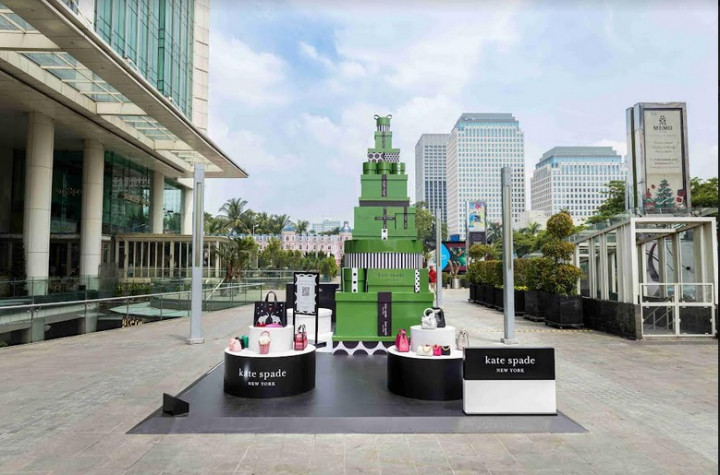 Jelang Liburan, Kate Spade New York Hadirkan Kotak Kado Raksasa