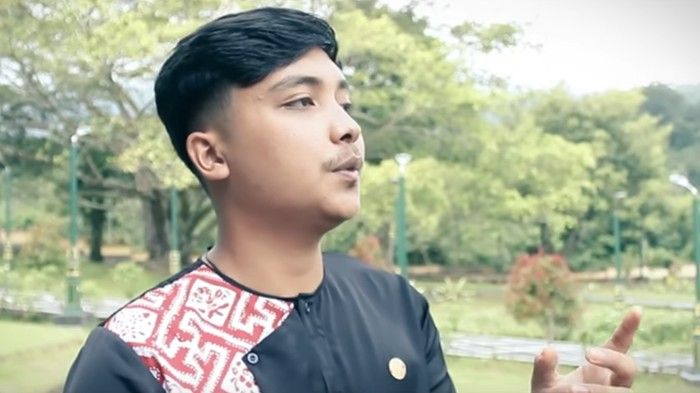 Al Arifin penyanyi Mimpi Parintang Rusuah (Foto: youtube)