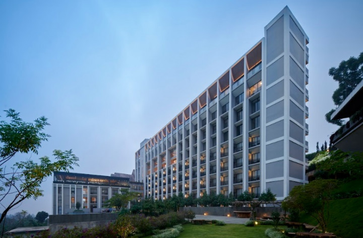 Malam Tahun Baru di Grand Aston Puncak, dari Dekorasi Barbie hingga Ratusan Kembang Api