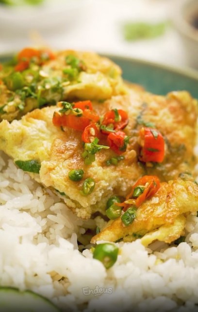 Sontek resep Thai omelette ala Lisa Blackpink, enak dan mudah dibuat. Cobain deh! (Foto: Dok. Endeus TV)