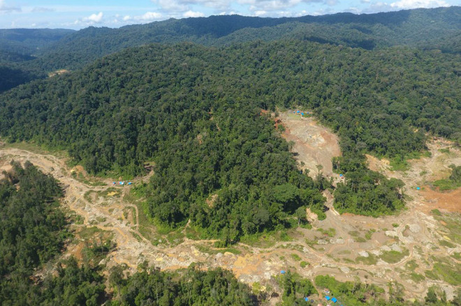 Kawasan hutan lindung, lereng gunung dan tepi pantai sepanjang aliran Sungai Krueng Geupo, Kecamatan Mane, Kabupaten Pidie, Provinsi Aceh, terjadi kerusakan sangat mengkhawatirkan. Pasalnya sudah dua tahun terakhir atau sejak Januari 2022 di kawasan hutan