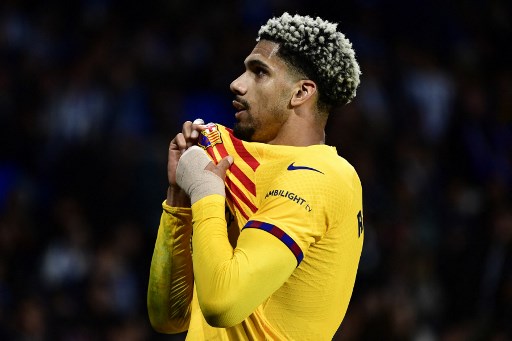 Bayern Muenchen Bakal Bayar Berapa Saja Demi Datangkan Araujo dari Barcelona