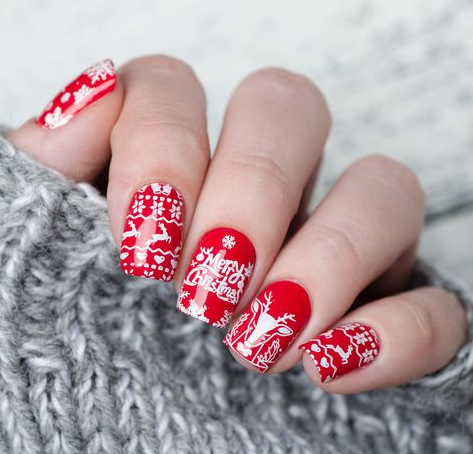 Reindeer in the snow nail art. (Foto: Dok. Marina Migukova//Getty Images//Country Living)