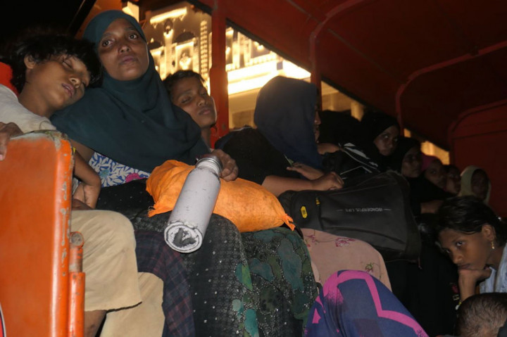 Ditolak Warga, 135 Pengungsi Rohingya Diangkut ke Kantor Gubernur Aceh