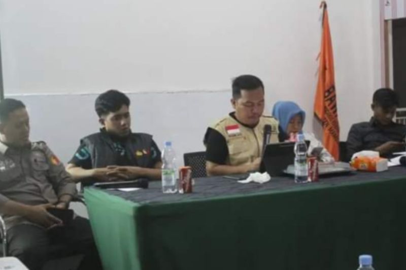 Badan Pengawas Pemilu (Bawaslu) Kabupaten Mamuju, Provinsi Sulawesi Barat (Sulbar) menyampaikan pengadaan dan distribusi logistik Pemilu 2024 berlangsung aman di Mamuju, Senin (11/12/2023) ANTARA Foto/M Faisal Hanapi.