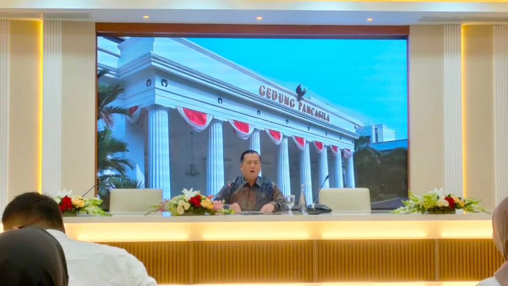 Juru bicara Kemenlu Ri Lalu Muhamad Iqbal dalam press briefing di Jakarta, Selasa, 12 Desember 2023. (Medcom.id/Willy Haryono)