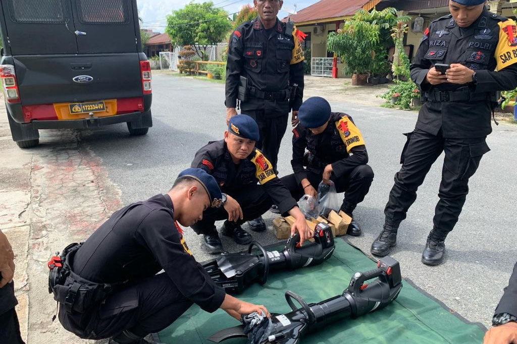 Patroli Keamanan, Jibom Brimobda Polda Riau Sisir Kantor Bawaslu