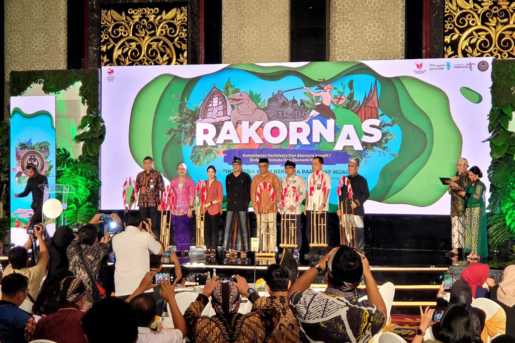 Kemenparekraf Optimistis Tahun 2024 Capai 14.3 Juta Kunjungan Wisatawan