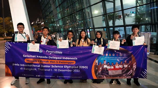 Keren! Pelajar SMP Indonesia Borong Medali di Olimpiade Sains Junior Internasional