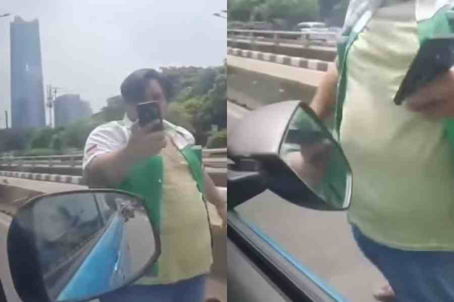 Video viral sopir taksi online merusak mobil taksi. Foto: tangkapan layar Instagram