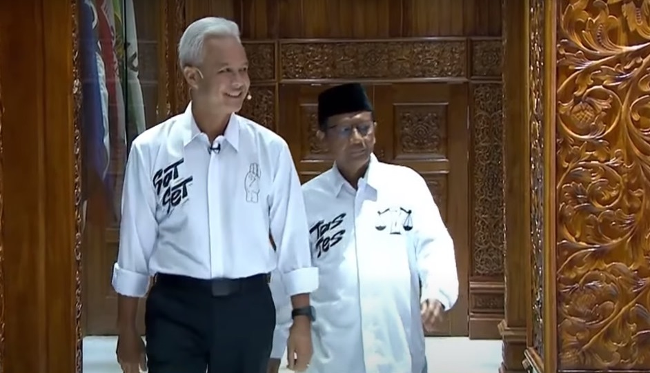 Ganjar-Mahfud Pamer Kekompakan, Berkemeja Putih Sampai Tos-tosan