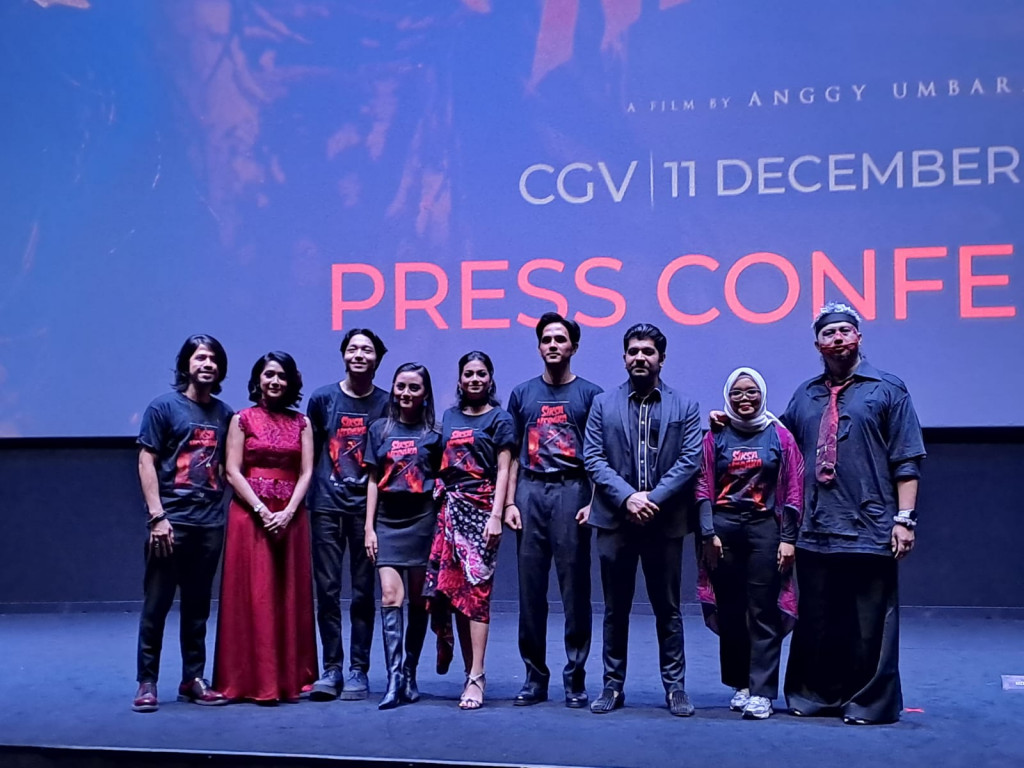 Tim produksi dan Pemain film Siksa Neraka (Foto: instagram)