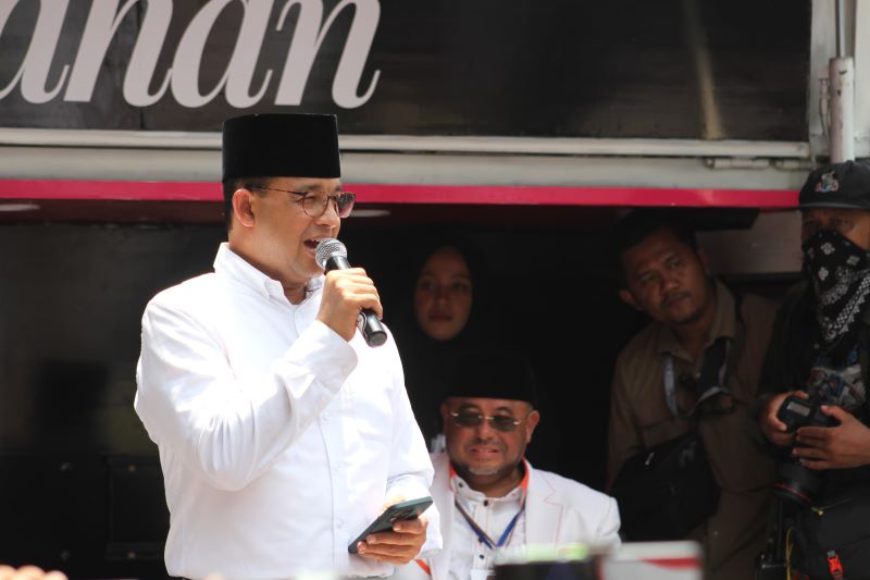 Perkenalkan Bansos Plus, Anies: Semoga Penerima Bisa Naik Kelas