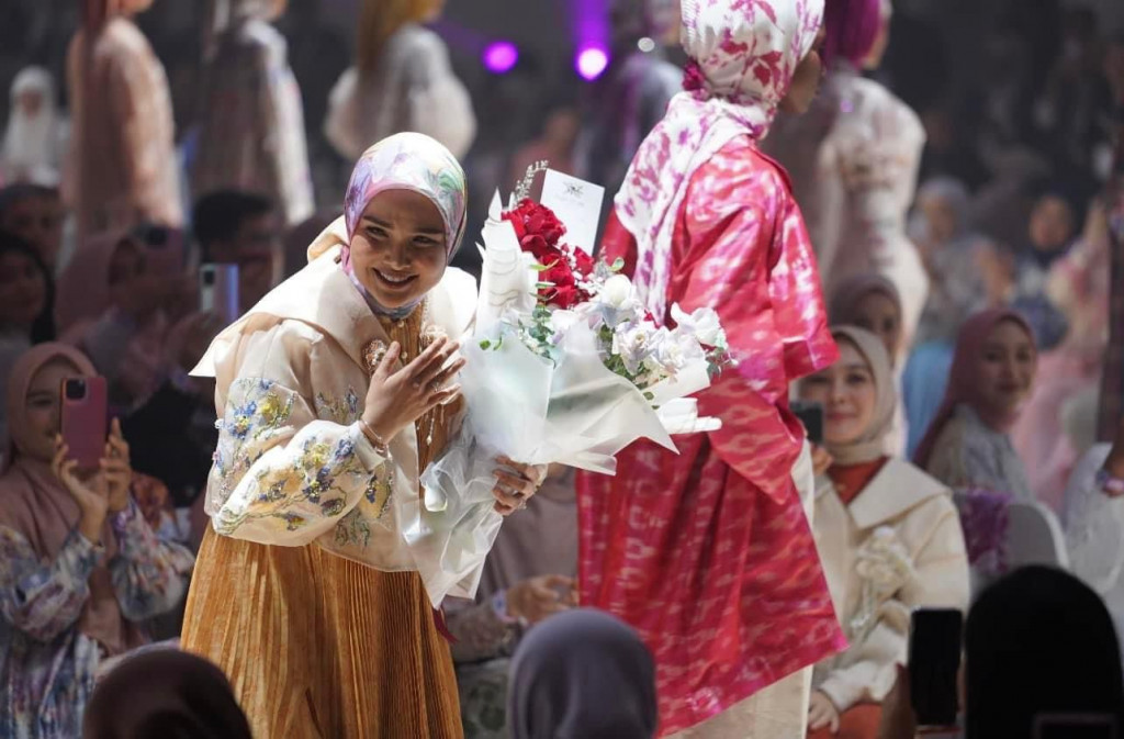 RiaMiranda Merayakan Kecantikan dan Nilai Budaya dalam Koleksi Selayar (Foto: instagram)