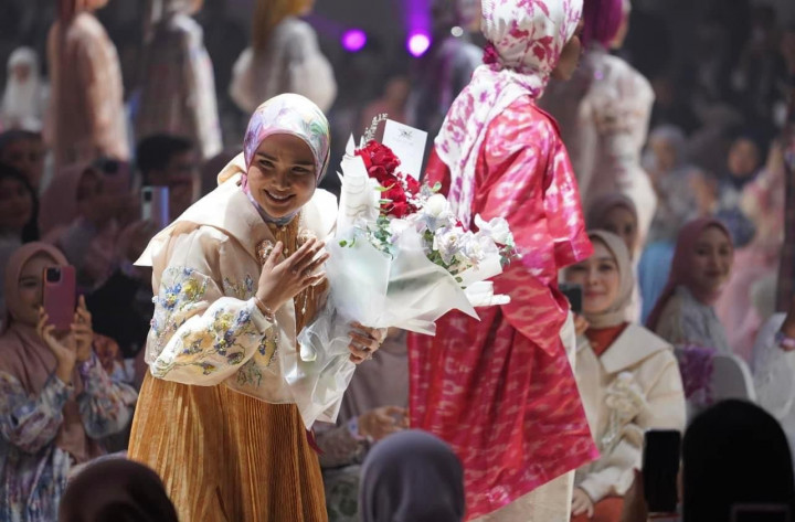 RiaMiranda Merayakan Kecantikan dan Nilai Budaya dalam Koleksi Selayar