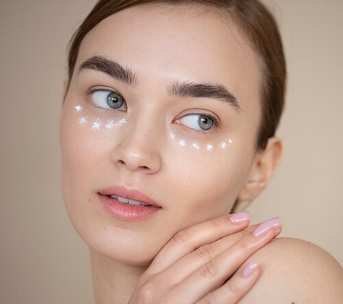 Cara Atasi Mata Panda, Pakai Retinol hingga Ubah Pola Tidur