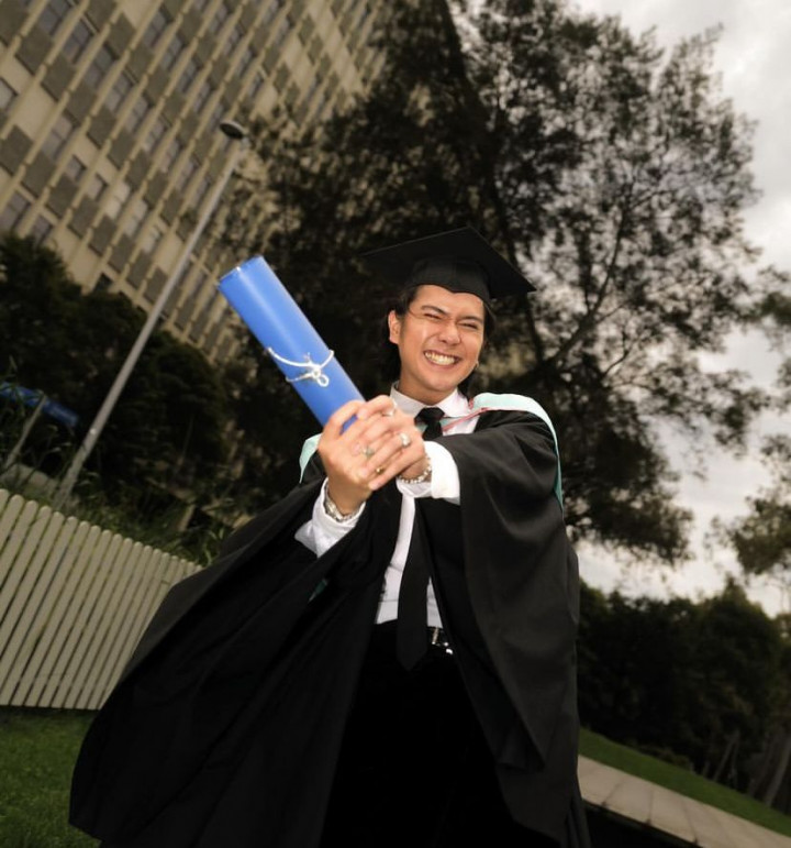 Iqbaal Ramadhan Bagikan Potret Wisuda usai Lulus dari Monash University