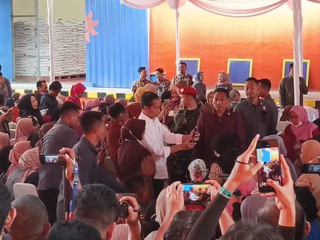Jokowi Sebut Data Penerima Bantuan Pangan Bulog Ditambah 8%